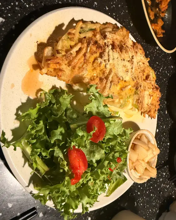 바삭한 전과 곁들임 찬