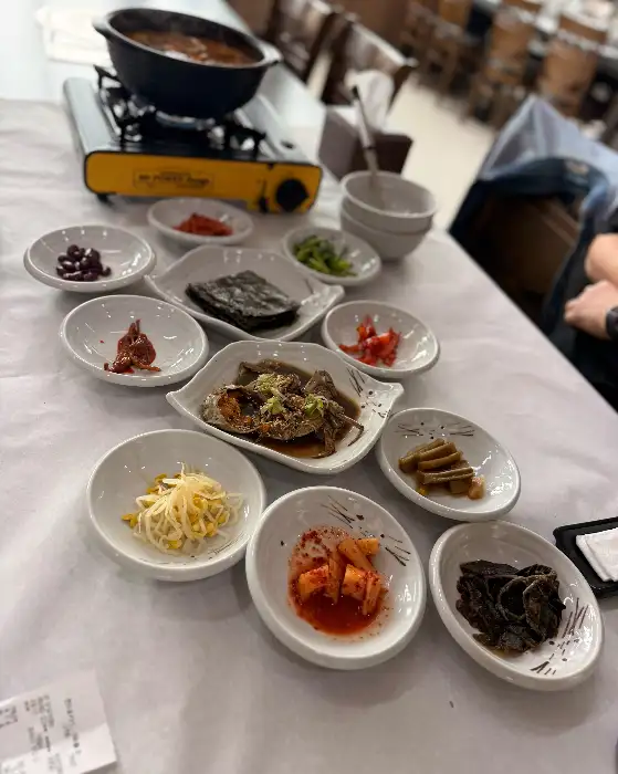 정갈하게 차려진 한 상