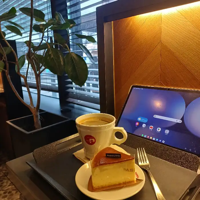 파스쿠찌 케이크와 커피