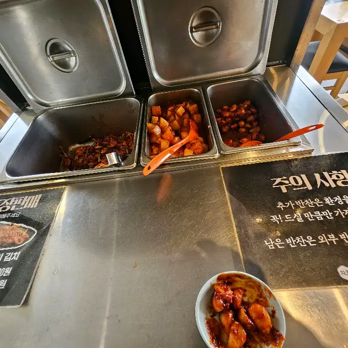 셀프 코너의 겉절이, 깍두기, 마늘장아찌 이미지