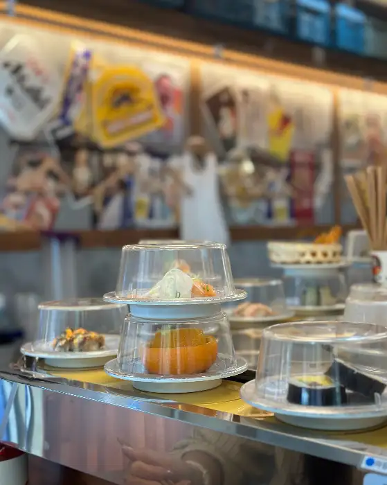 다양한 종류의 회전초밥들