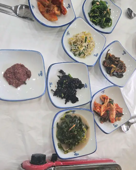 다양한 반찬들의 클로즈업 샷