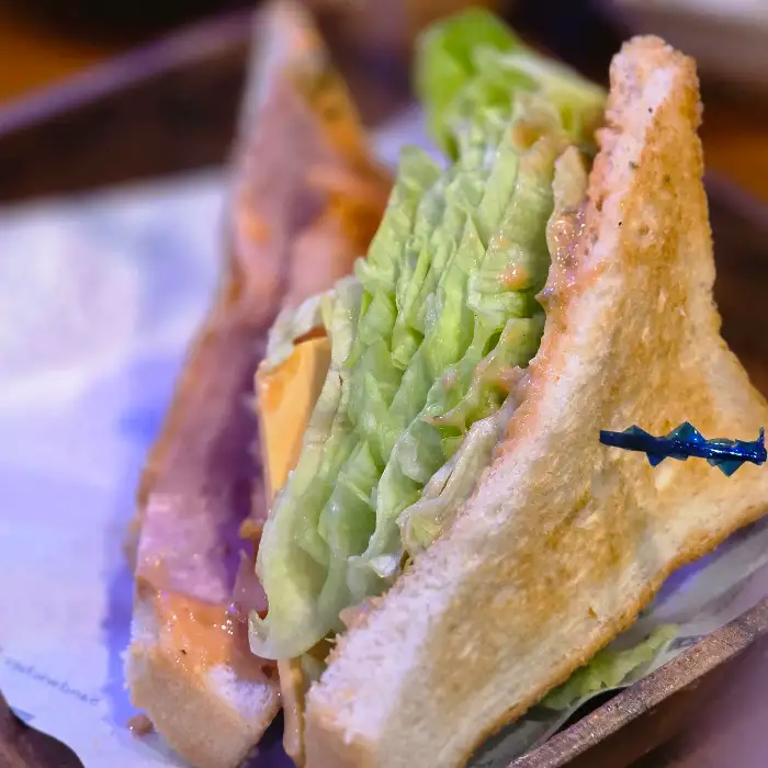 치킨 에그 샐러드 샌드위치