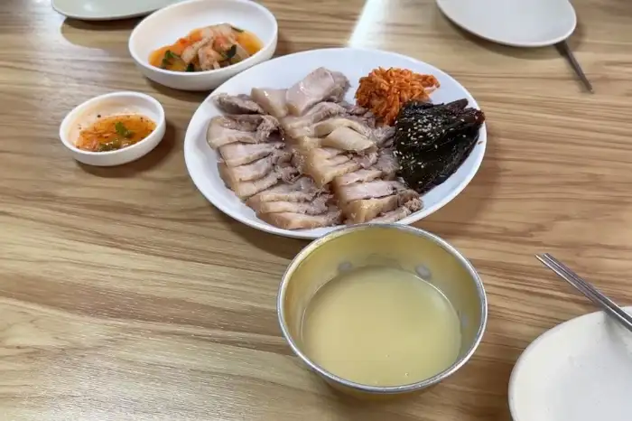 수육 한 접시