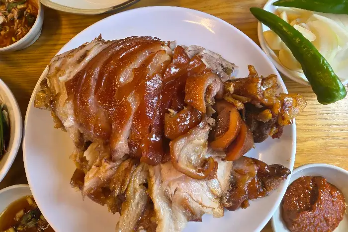 근접 촬영한 족발