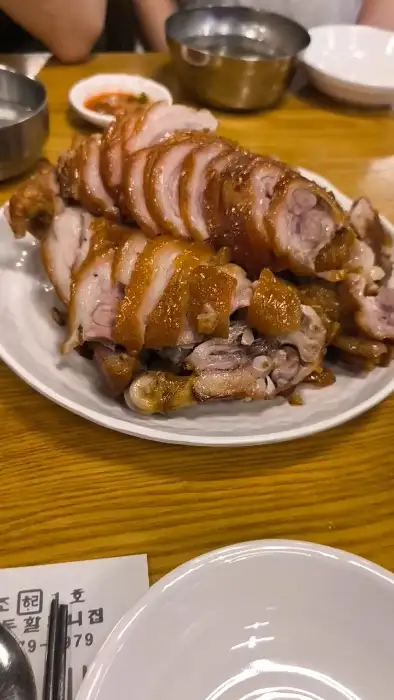 족발과 곁들임 찬