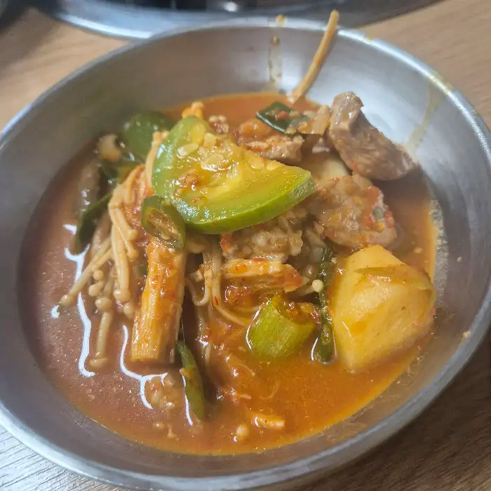 짜글이 속 재료들