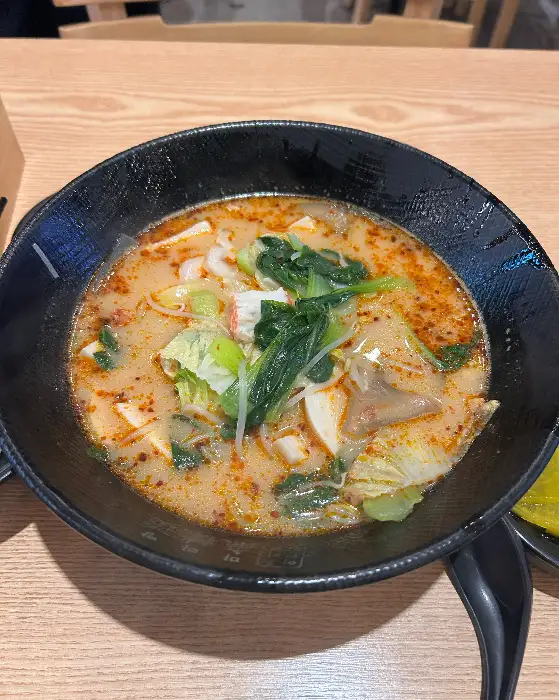 마라탕의 재료와 국물 클로즈업