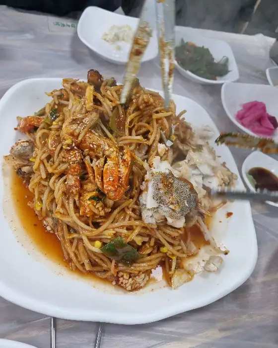 푸짐한 찜 요리 사진