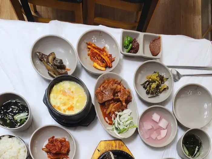 정갈하게 차려진 한상차림