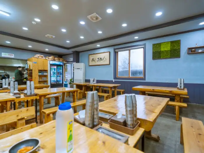 참솔 식당 내부 홀
