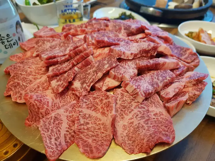 합천 미가 식당의 신선한 소고기