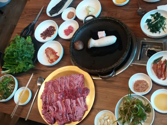 합천 미가 식당의 푸짐한 상차림