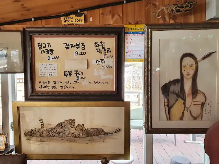 메뉴판과 그림