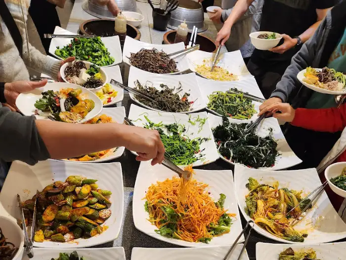 비빔밥 재료 준비대