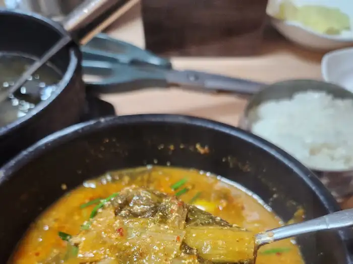푸짐한 메기탕 한 그릇