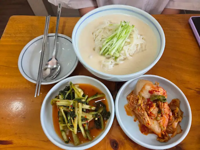 성북동집 콩국수와 김치