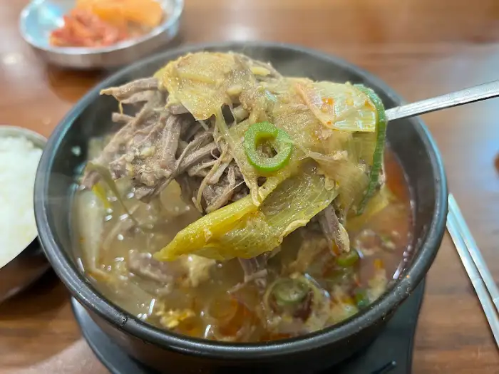 리정식당 수육 한 젓가락