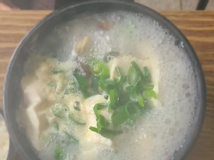 바지락 순두부 찌개 근접 사진