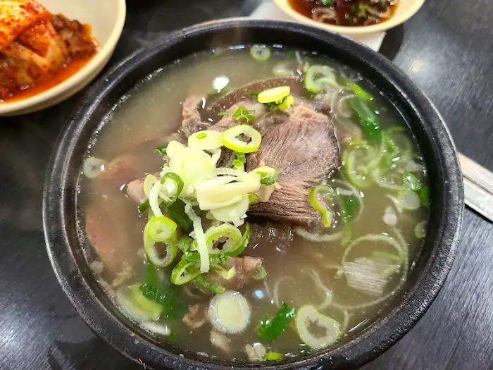 푸짐한 소머리국밥