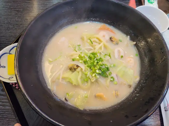 크림 베이스의 라멘