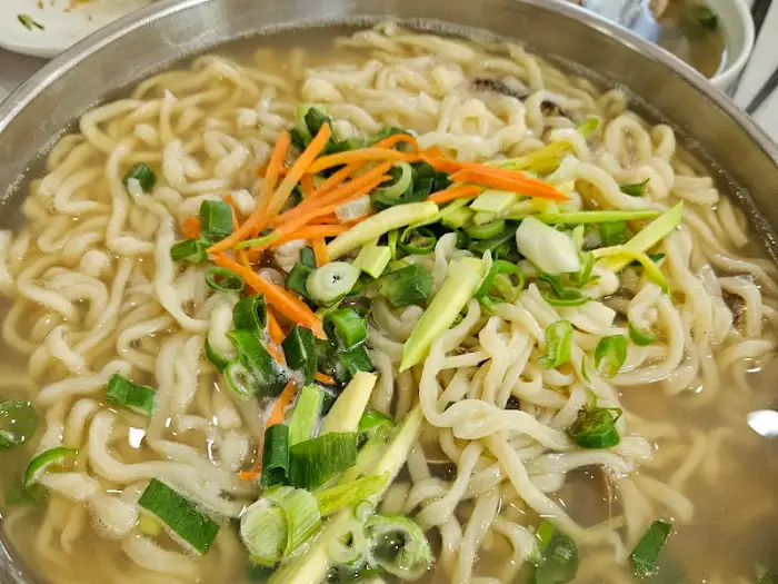 푸짐한 양의 칼국수
