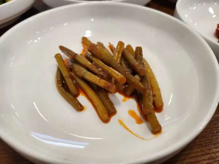 신선한 나물 무침