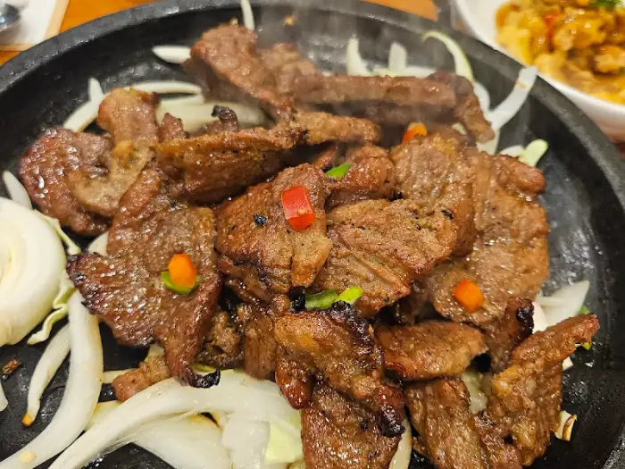 무쇠판 위에 올려진 소석갈비