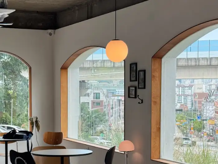 창가 자리