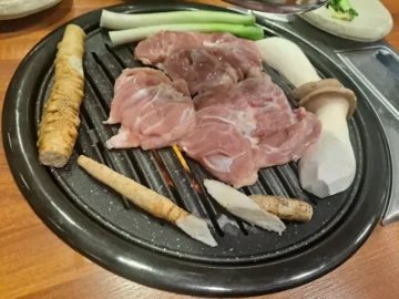 인생 닭구이집 발견! 푸짐한 반찬과 갓성비 메뉴로 가득한 이곳, 꼭 가봐야 할 지역 맛집