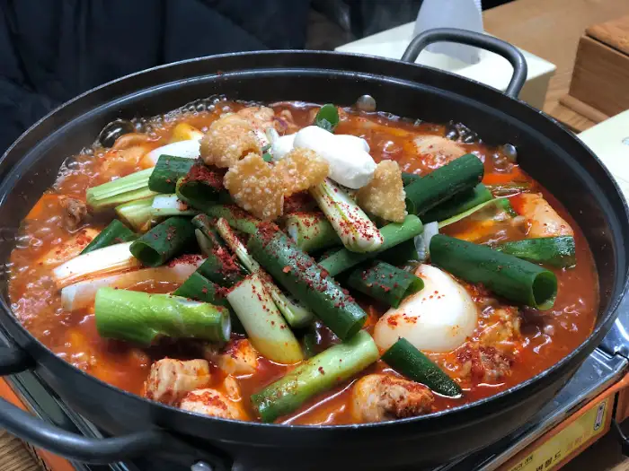 닭도리탕 국물과 닭고기