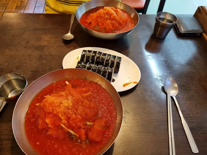 피노키오냉면 테이블 모습
