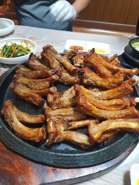 양념이 잘 배인 등갈비