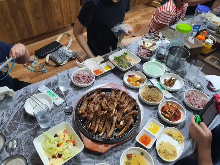 다양한 반찬과 함께 나온 상차림