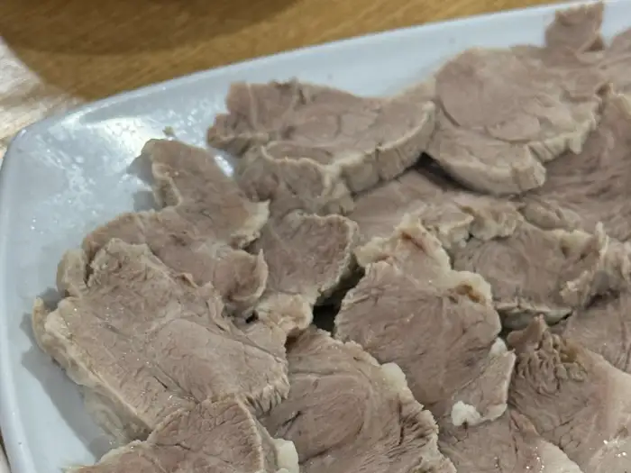삶아낸 돼지고기 수육