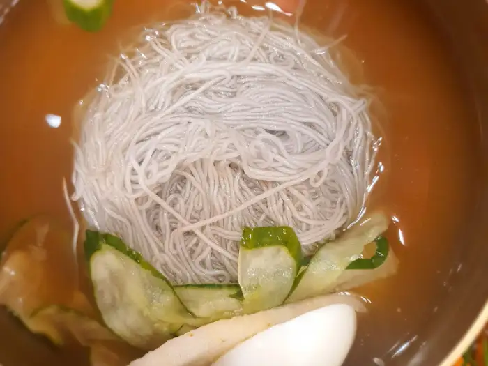 정갈하게 차려진 반찬들