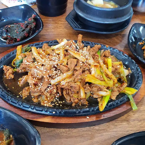 주 메뉴인 불고기 (추정)