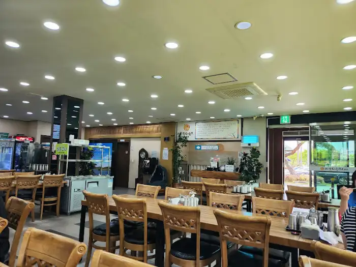 사평 다슬기 해장국 내부 홀