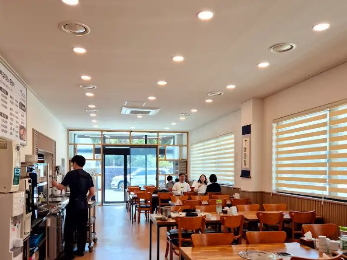운천식당 내부 전경