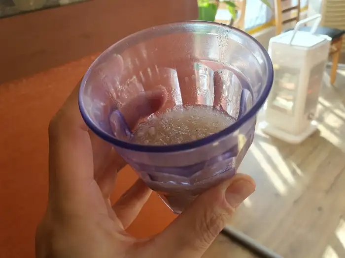 수제 식혜가 담긴 컵