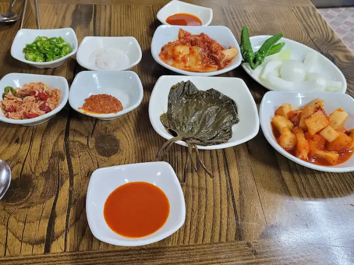 각종 반찬들