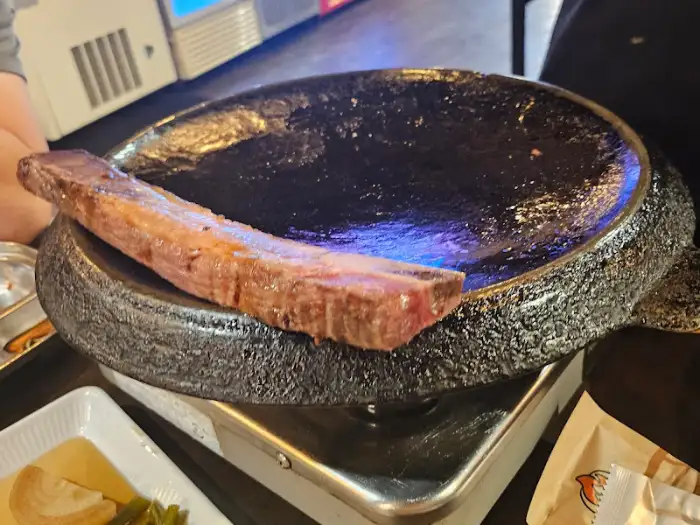 고기를 굽기 위한 솥뚜껑 불판