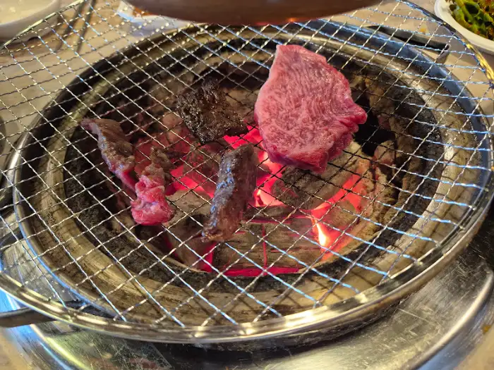 다양한 부위의 소고기 구이