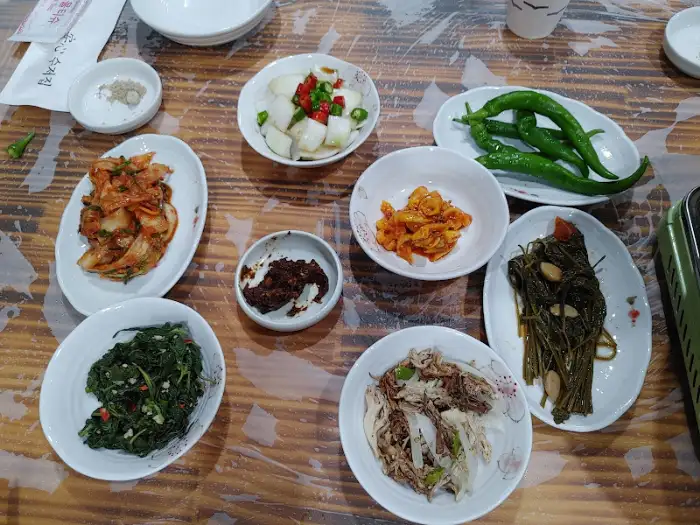 다양한 밑반찬들