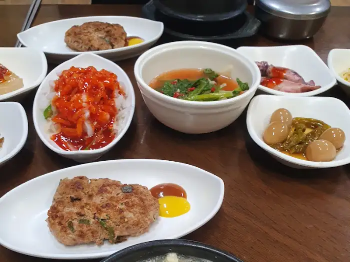 김이 모락모락 나는 순두부찌개