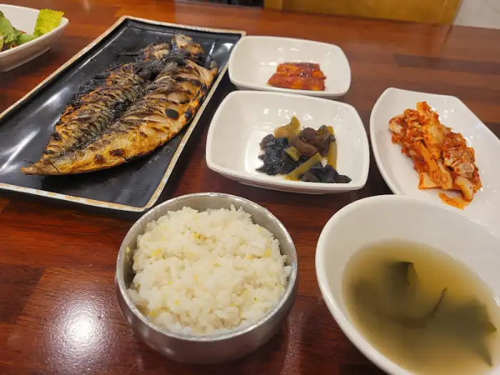 고등어구이와 밥, 반찬