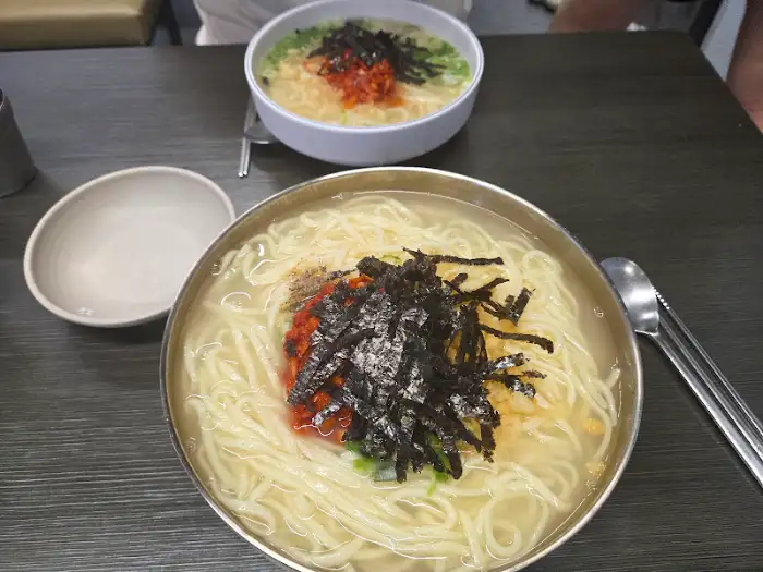 차애전 할매칼국수 테이블 세팅