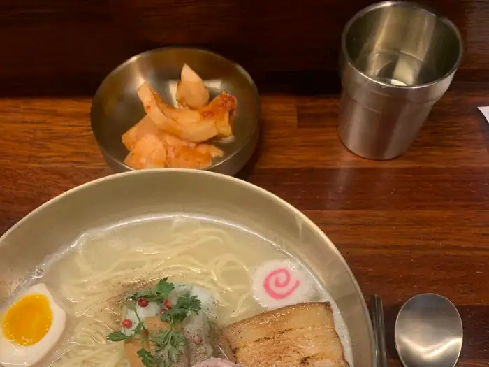 먹음직스러운 라멘 한 그릇