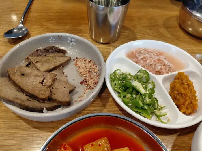 순대와 간, 허파 등 기본 제공되는 서비스 음식