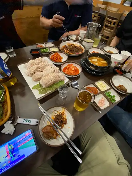 닭발과 족발 상차림